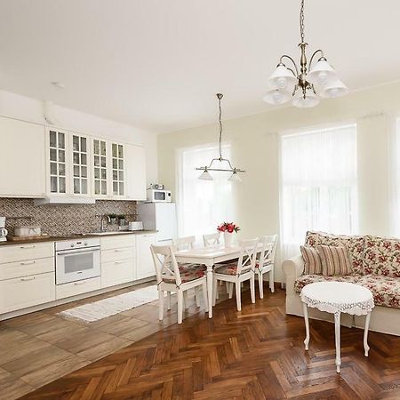 Roosi Apartment Parnu Bagian luar foto