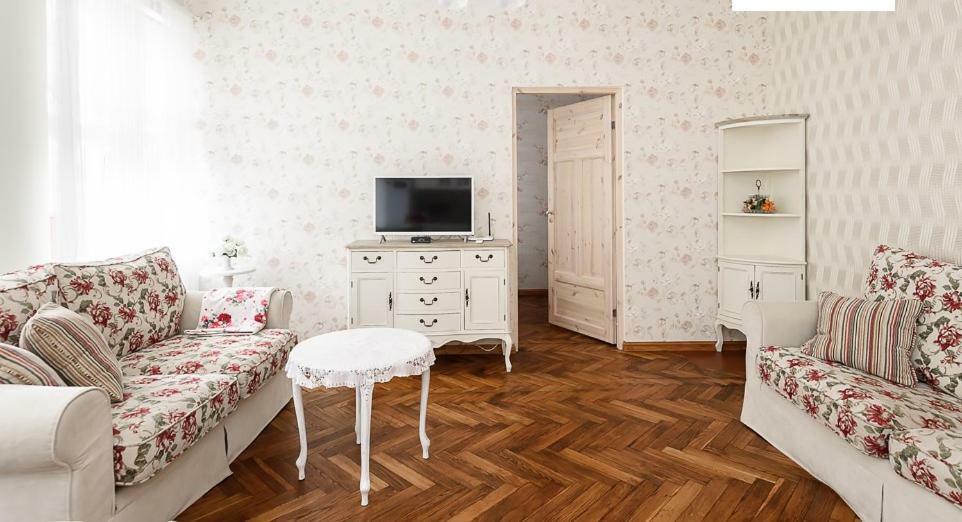 Roosi Apartment Parnu Bagian luar foto